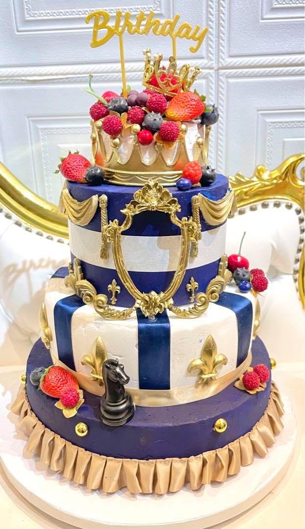 Knights風 豪華な三段ケーキ インパクトのあるデザインや、個性派な